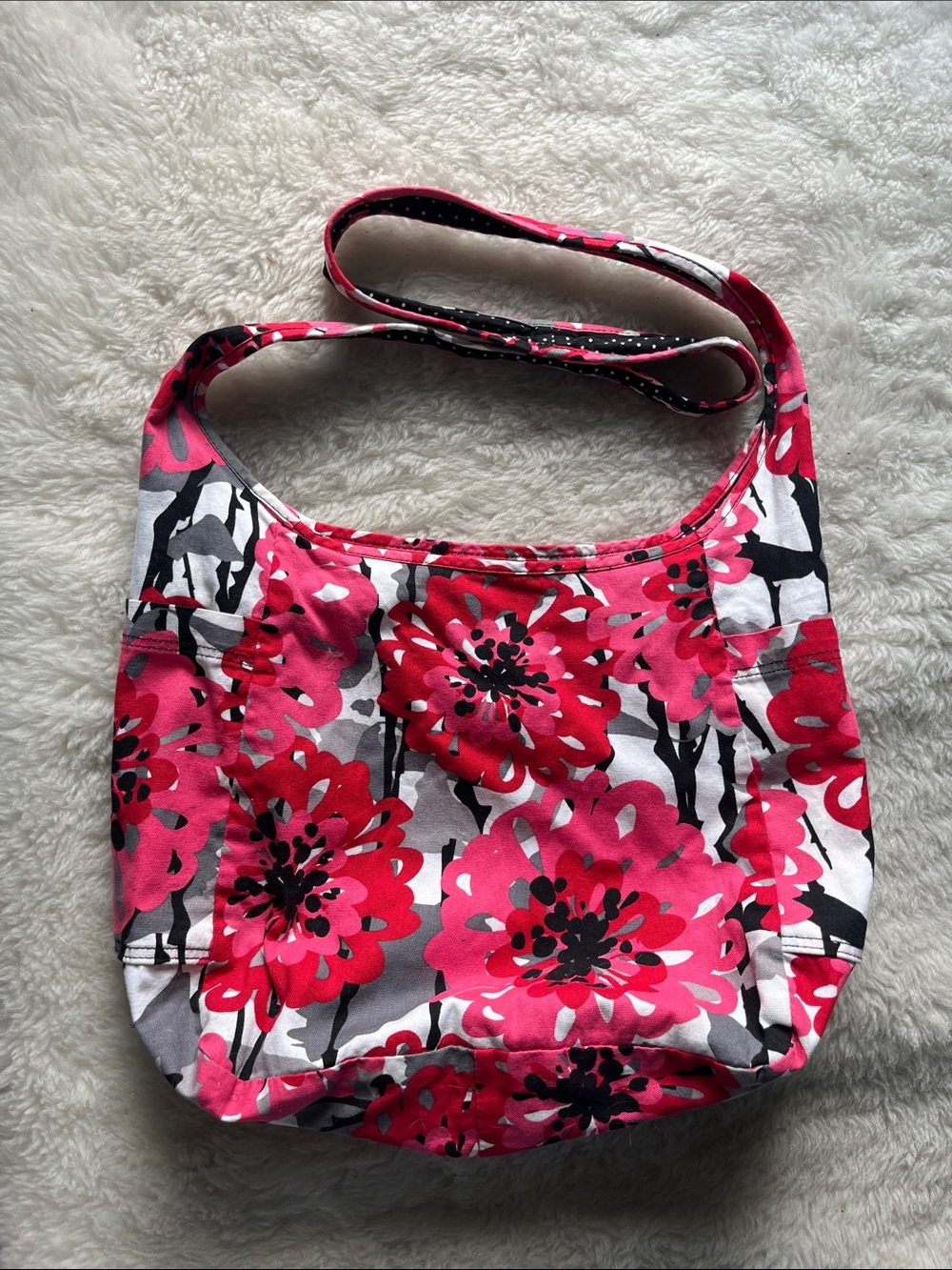 Thirty one reversible hobo bag in retired black red pink grey bold blooms print